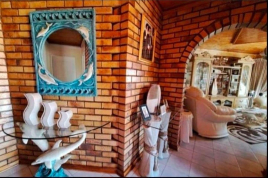 5 Bedroom Property for Sale in Mmabatho Unit 6 North West